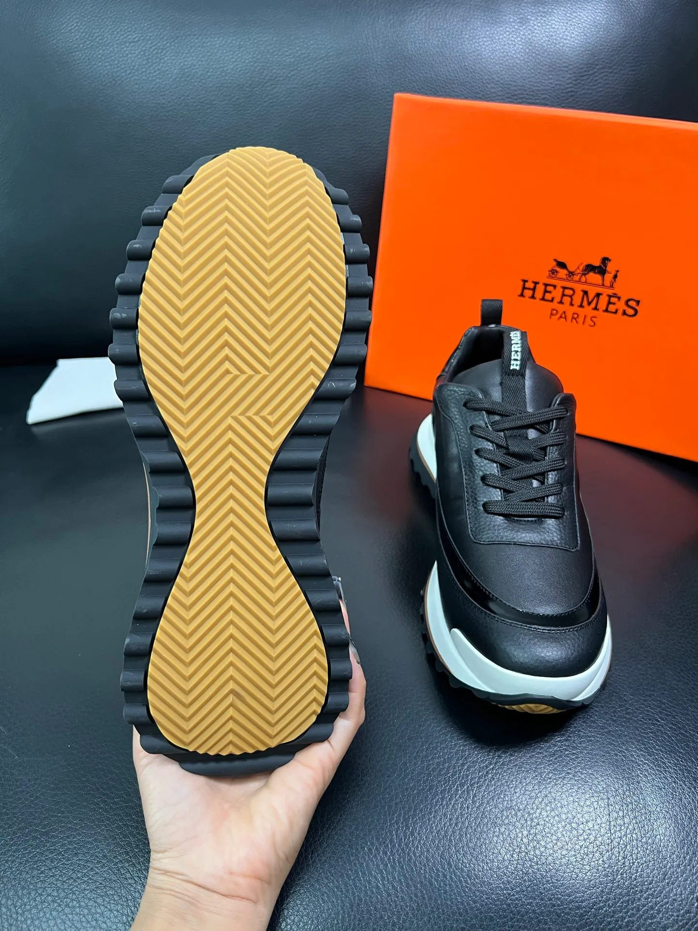 Men's shoes 💰800 Hermes top purchasing Hermes counters are on sale simultaneously with original factory configuration, original cowhide fabrics imported from Italy, high-quality splicing technology, fully imported water-dyed cowhide linings, soles: original soles specially provided by the factory are super comfortable, the original factory follows the order and high quality, you can enter and exit the counter at will, welcome to compare at the counter, code number 39-44 (customized 38 45) 85863